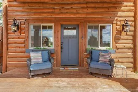 Cabin~Views~Heart Of Town~W&D~Fireplace~Kitchen