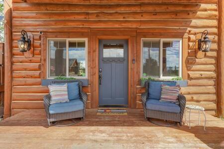 Holiday home Cabin~views~heart Of Town~w&d~fireplace~kitchen