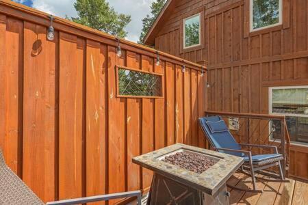 Cabin~views~heart Of Town~w&d~fireplace~kitchen Holiday home *