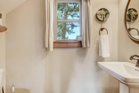 Cabin~views~heart Of Town~w&d~fireplace~kitchen * Woodland Park