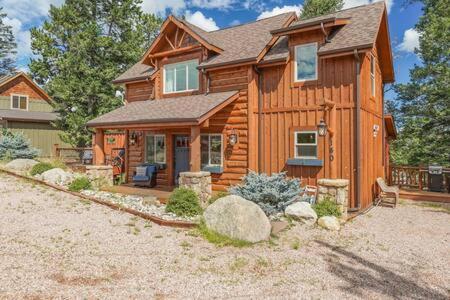 Cabin~views~heart Of Town~w&d~fireplace~kitchen