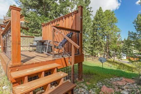 Cabin~views~heart Of Town~w&d~fireplace~kitchen Holiday home