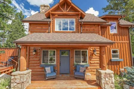 Cabin~views~heart Of Town~w&d~fireplace~kitchen Holiday home *