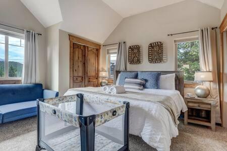Cabin~views~heart Of Town~w&d~fireplace~kitchen Woodland Park