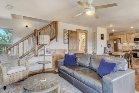 Cabin~views~heart Of Town~w&d~fireplace~kitchen Woodland Park