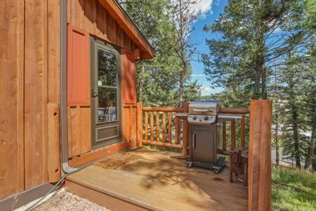Holiday home Cabin~views~heart Of Town~w&d~fireplace~kitchen *
