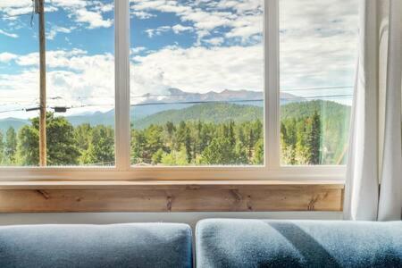 Cabin~views~heart Of Town~w&d~fireplace~kitchen